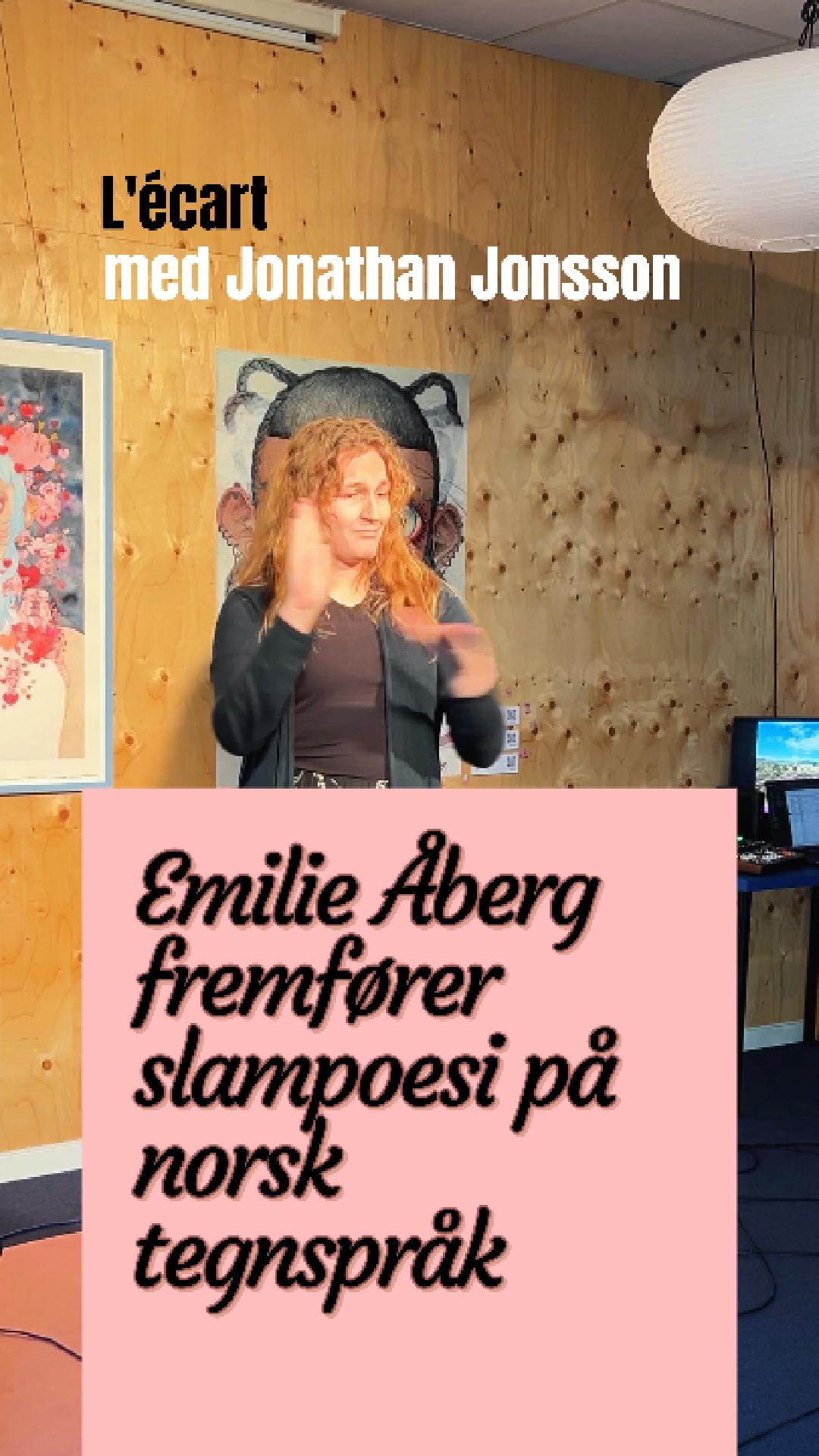 Emilie Åberg fremfører slampoesi på norsk tegnspråk