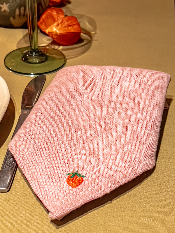 Foto av verket "At the table"