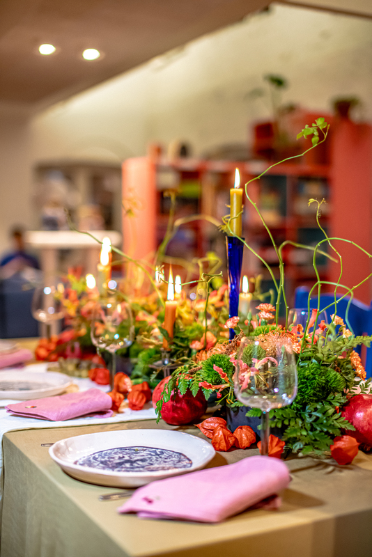 Foto av verket "At the table"