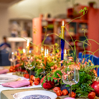 Foto av verket "At the table"
